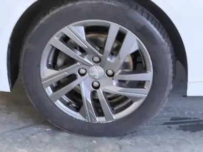 Photo 60 Peugeot 208  PureTech 100 S&S BVM6