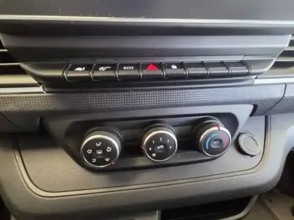 Photo 32 Renault Trafic Gén. III (F82) Ph3 Grand Confort 4