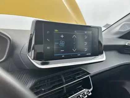 Photo 19 Peugeot 208  Electrique 50 kWh 136ch