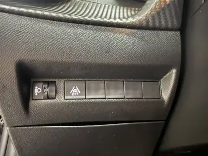 Photo 27 Peugeot 208  PureTech 100 S&S BVM6