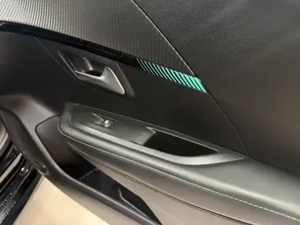 Photo 80 Peugeot 208  PureTech 100 S&S BVM6