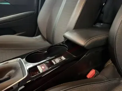 Photo 28 Peugeot 208  PureTech 100 S&S BVM6