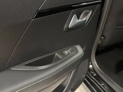 Photo 60 Peugeot 208  PureTech 100 S&S BVM6