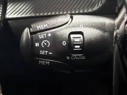 Photo 84 Peugeot 208  PureTech 100 S&S BVM6