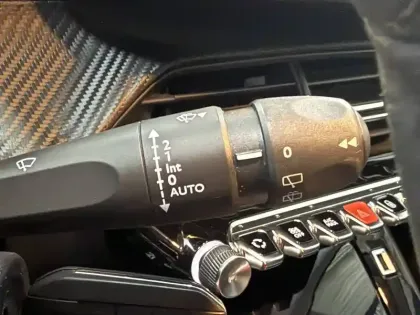 Photo 82 Peugeot 208  PureTech 100 S&S BVM6