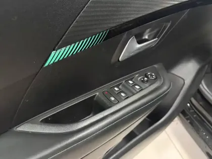 Photo 19 Peugeot 208  PureTech 100 S&S BVM6