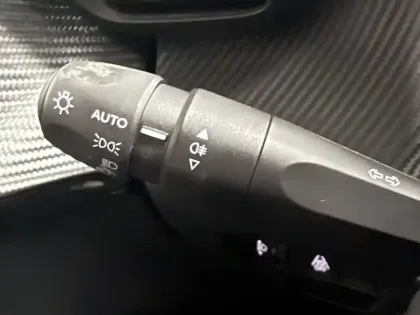 Photo 83 Peugeot 208  PureTech 100 S&S BVM6