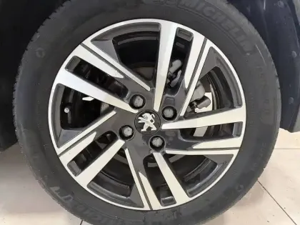 Photo 57 Peugeot 208  PureTech 100 S&S BVM6