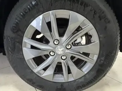 Photo 9 Peugeot 2008  PureTech 100 S&S BVM6