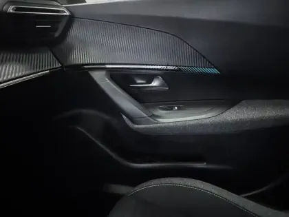 Photo 38 Peugeot 2008  PureTech 100 S&S BVM6