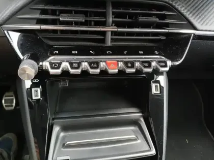 Photo 37 Peugeot 208 Gén. II Ph1 NG Roadtrip 5