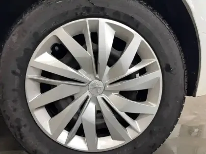 Photo 18 Peugeot 208  PURETECH 75 S&S BVM5