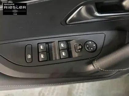 Photo 14 Peugeot 2008  Electrique 136 ch