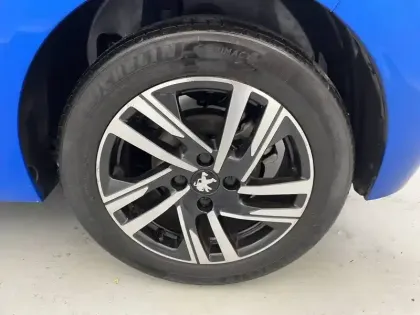 Photo 79 Peugeot 208  PureTech 100 S&S EAT8