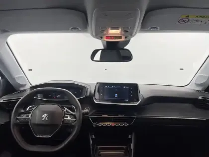 Photo 93 Peugeot 208  PureTech 100 S&S EAT8