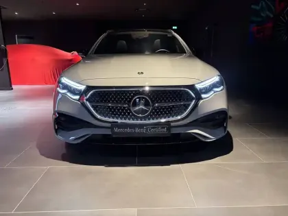 Photo 21 Mercedes Classe E  Break 300 de Hybrid EQ 9G-Tronic