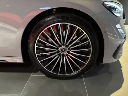 Photo 17 Mercedes Classe E  Break 300 de Hybrid EQ 9G-Tronic