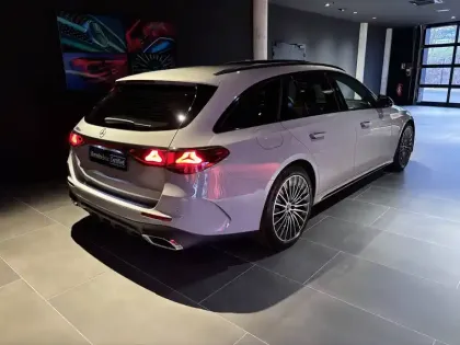 Photo 45 Mercedes Classe E  Break 300 de Hybrid EQ 9G-Tronic