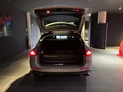 Photo 41 Mercedes Classe E  Break 300 de Hybrid EQ 9G-Tronic