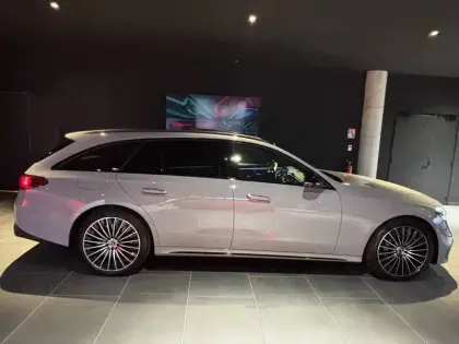 Photo 16 Mercedes Classe E  Break 300 de Hybrid EQ 9G-Tronic