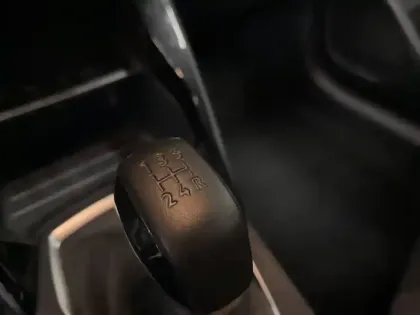 Photo 48 Peugeot 208  PURETECH 75 S&S BVM5