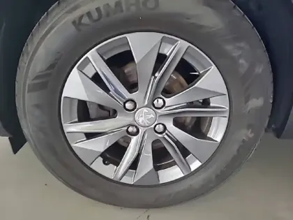 Photo 12 Peugeot 2008  PureTech 100 S&S BVM6