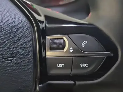 Photo 27 Peugeot 2008  PureTech 100 S&S BVM6