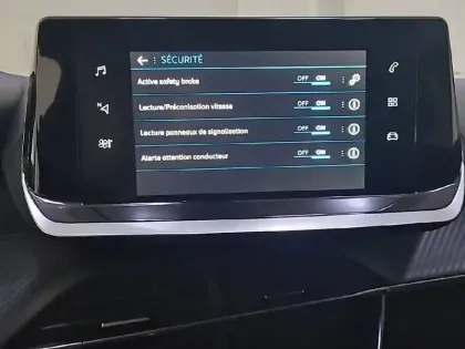 Photo 21 Peugeot 2008  PureTech 100 S&S BVM6