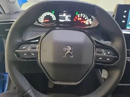 Photo 8 Peugeot 2008  PureTech 100 S&S BVM6