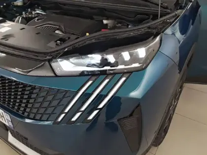 Photo 45 Peugeot 3008  Hybrid 136 e-DCS6