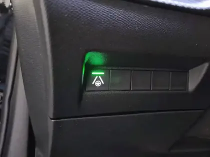 Photo 84 Peugeot 2008  Hybrid 145 e-DCS6