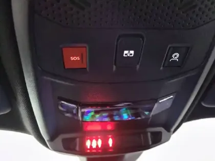 Photo 80 Peugeot 2008  Hybrid 145 e-DCS6