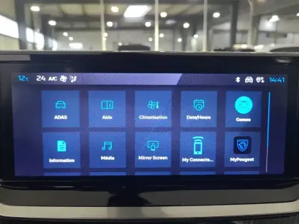 Photo 13 Peugeot 2008  Hybrid 145 e-DCS6