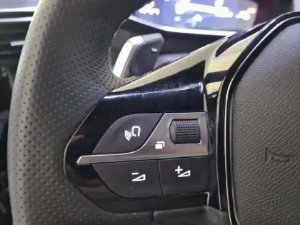 Photo 82 Peugeot 2008  Hybrid 145 e-DCS6