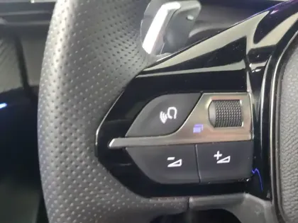 Photo 16 Peugeot 2008  Hybrid 145 e-DCS6