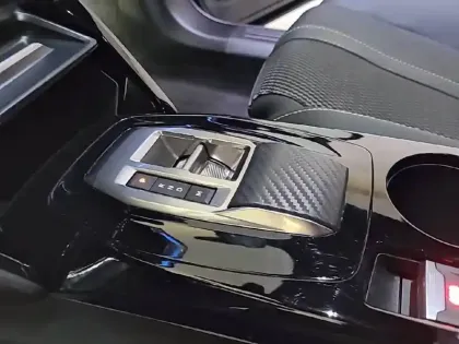 Photo 36 Peugeot 2008  Hybrid 145 e-DCS6