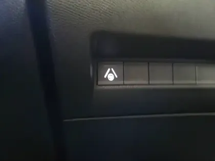 Photo 17 Peugeot 2008  Hybrid 145 e-DCS6