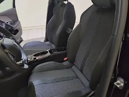 Photo 33 Peugeot 2008  Hybrid 145 e-DCS6