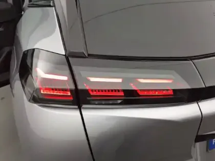 Photo 11 Peugeot 2008  Hybrid 145 e-DCS6