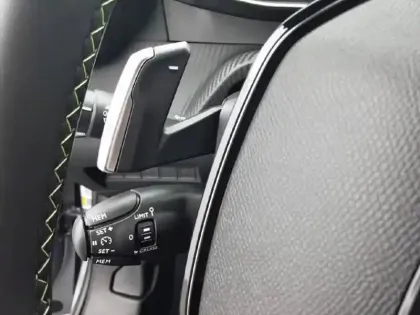 Photo 13 Peugeot 2008  Hybrid 145 e-DCS6