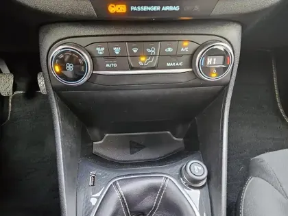 Photo 15 Ford Fiesta Gén. V Ph1 Pack 5