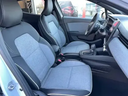 Photo 12 Renault Clio  E-Tech full hybrid 145 ch GSR2