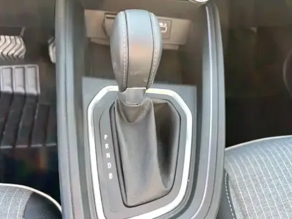 Photo 11 Renault Clio  E-Tech full hybrid 145 ch GSR2