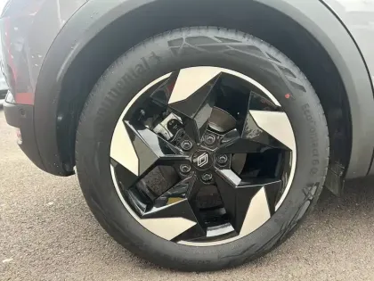 Photo 7 Renault Captur  E-Tech full hybrid 145 ch