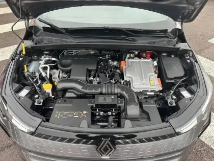 Photo 11 Renault Captur  E-Tech full hybrid 145 ch