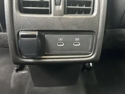 Photo 21 Renault Captur  E-Tech full hybrid 145 ch