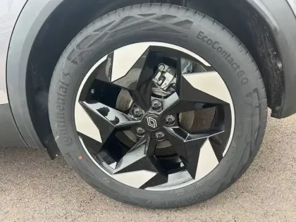 Photo 10 Renault Captur  E-Tech full hybrid 145 ch