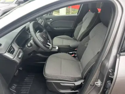 Photo 16 Renault Captur  E-Tech full hybrid 145 ch