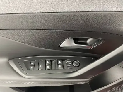 Photo 31 Peugeot 308  Hybrid 145 e-DCS6