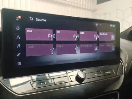 Photo 39 Nissan Juke  HYBRID 143